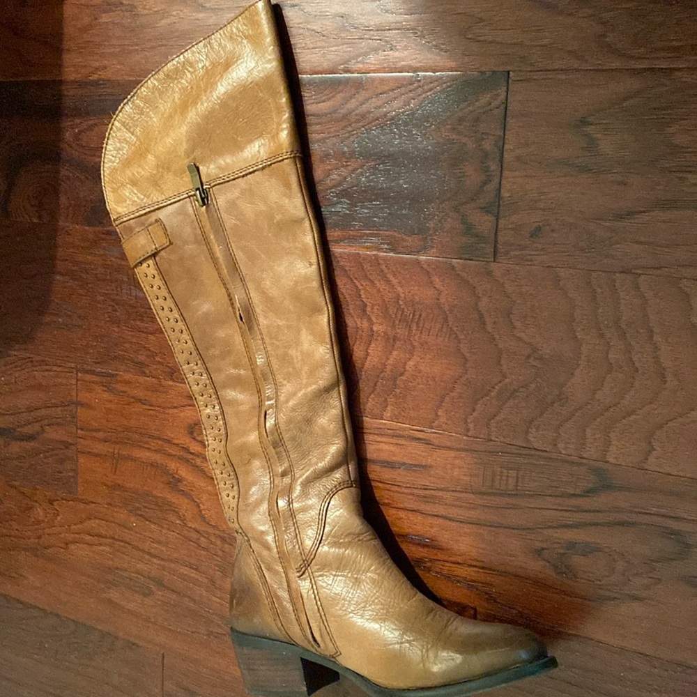 Womens Vince Camuto size 8 , intentional burnished Boot, Cognac color